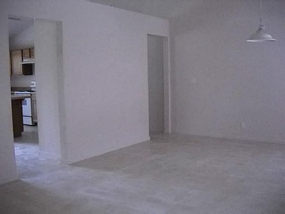 5th image of 750 SE Lansdowne Ave