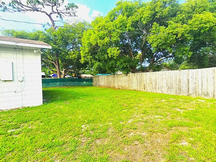 1423 Montana Ave — Photo 32