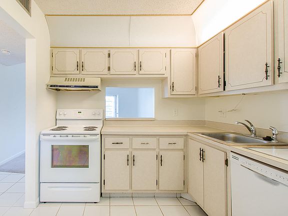 2nd image of 2700 Casita Way APT 211