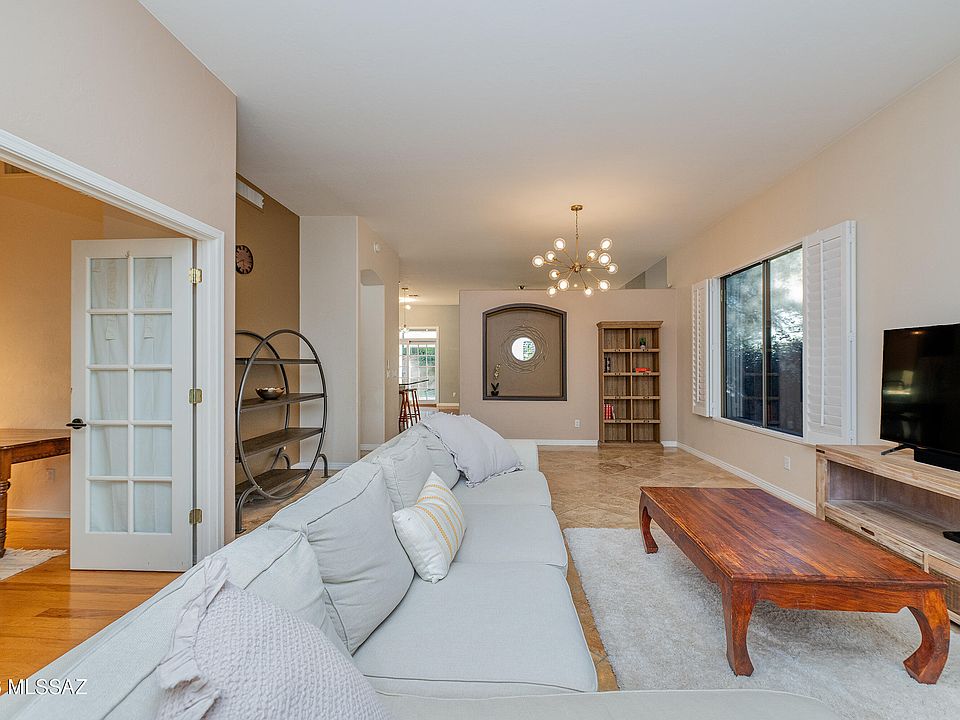 1st image of 241 W Carlynn Cliff Pl
