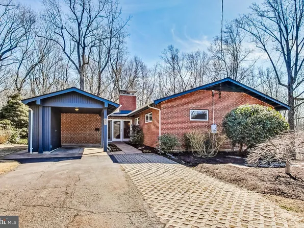 5867 Doris Dr, Alexandria, VA 22311