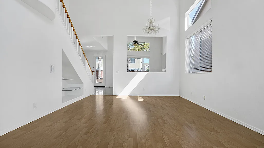 3 bed, 2.5 bath, 1725 sqft, $5,700 — Photo 3
