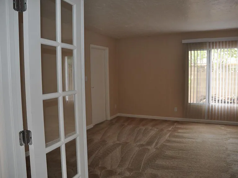 3911 S Pine St — Photo 1