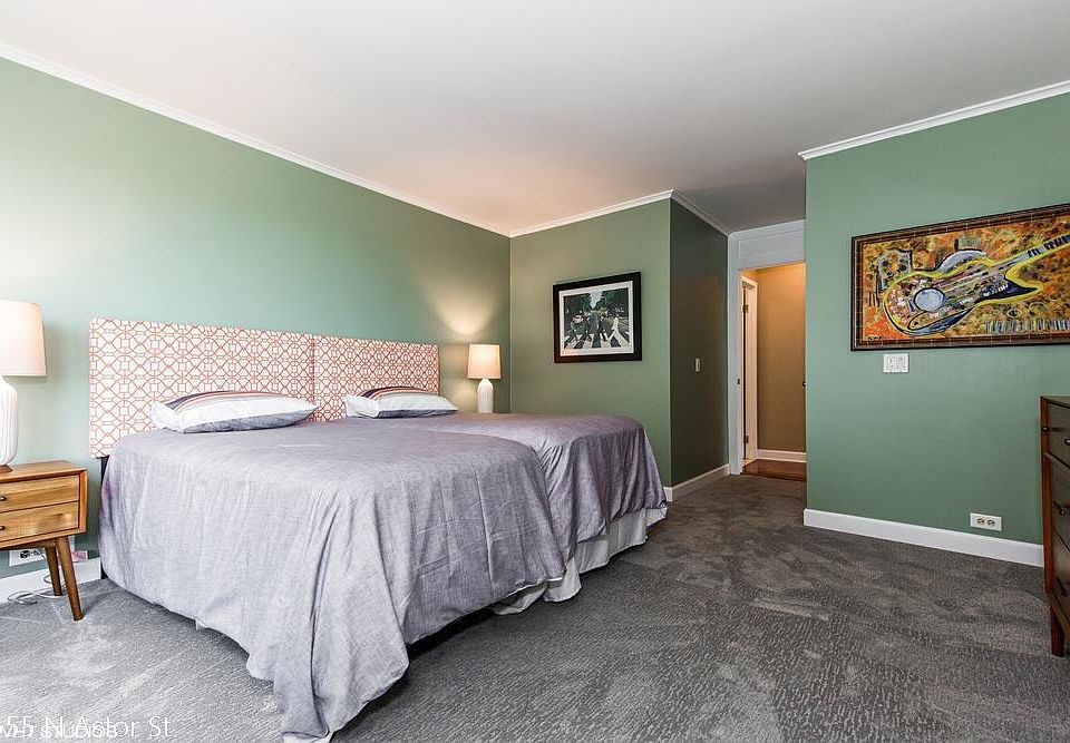 2nd image of 1555 N Astor St #227