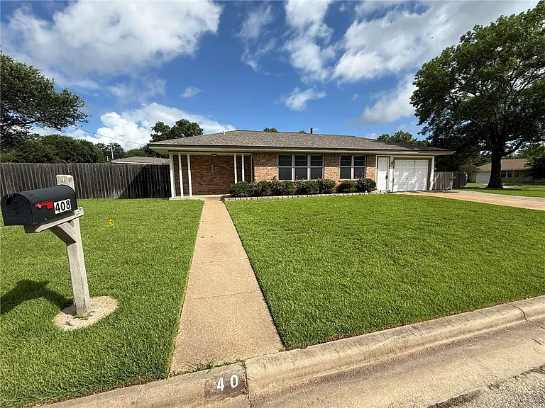 408 Brookside Dr W — Photo 24