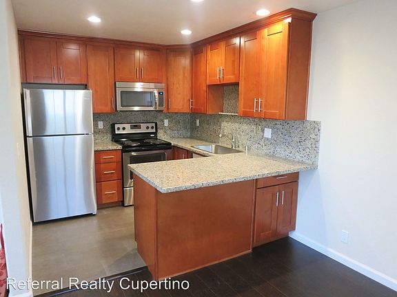 5th image of 1674 Ontario Dr APT 2
