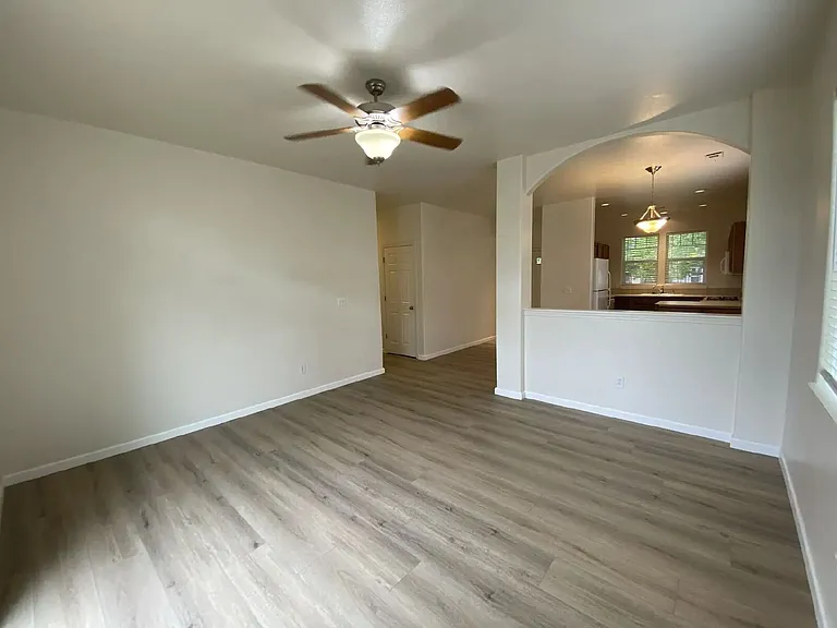 660 Callahan Dr — Photo 14