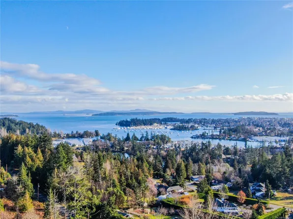 10880 Greenpark Dr, North Saanich, BC V8L 5N5