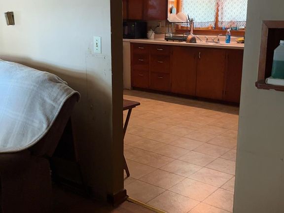 5th image of 140 N Circle Dr