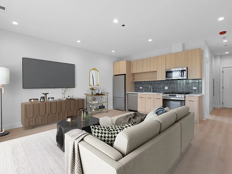 904 W Dakin LLC — Photo 15