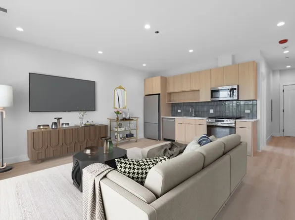 904 W Dakin LLC