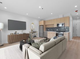 904 W Dakin LLC