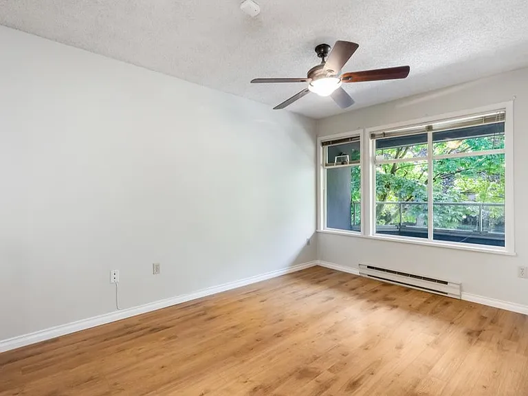 925 W 10th Ave #301 — Photo 20