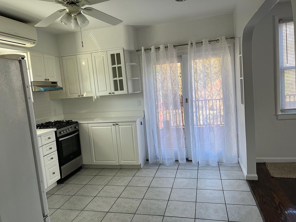 1st image of 181 Grand St Unit 1