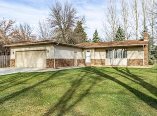 80 Meadowlark Ln N, Fargo, ND 58102