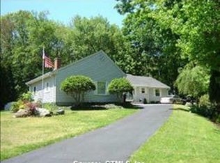 3 Stone Cliff Dr, Niantic, CT 06357