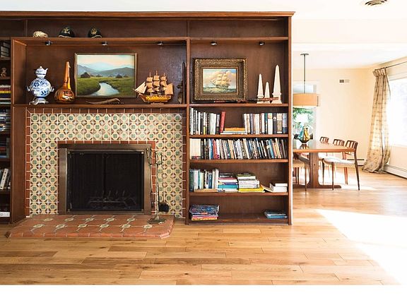 5th image of 403 Timber Ln