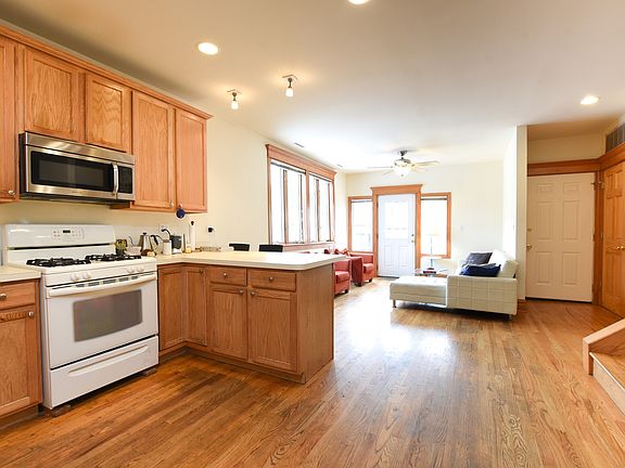 3rd image of 4322 N Lincoln Ave #1