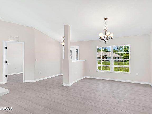 3rd image of 29 Lancelot Dr