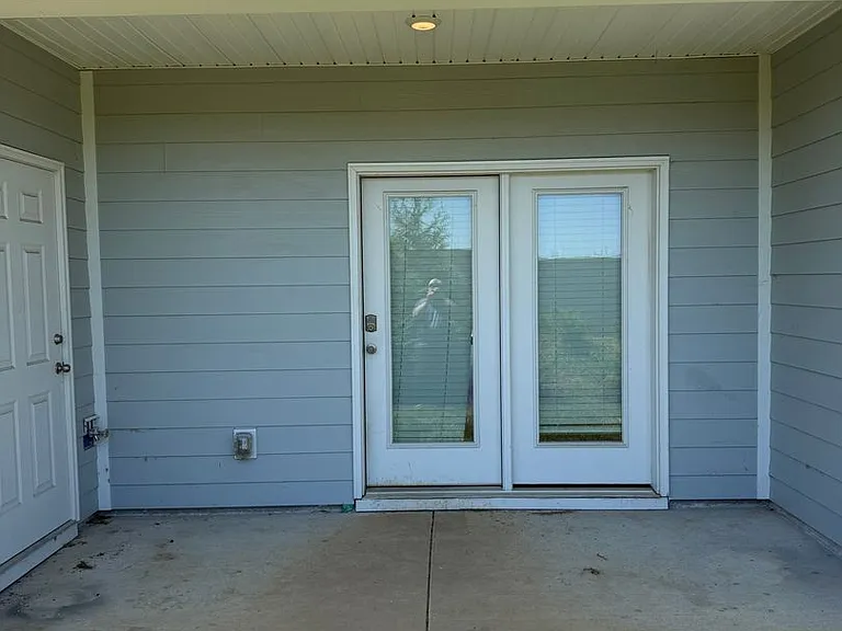 1407 Walker Way — Photo 2