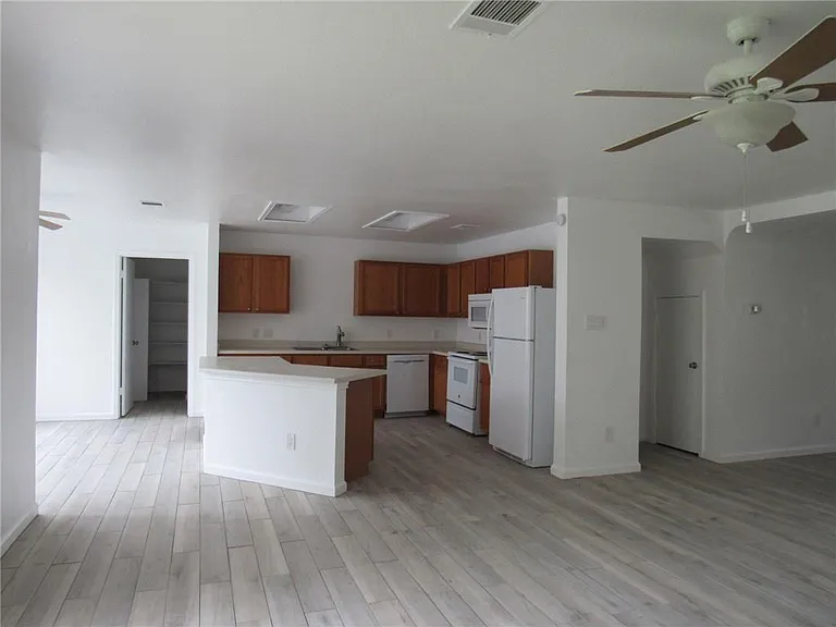 2107 Deer Creek Trl — Photo 9