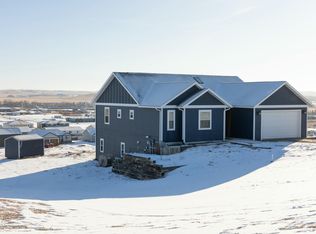 1102 10th St SW, Watford City, ND 58854