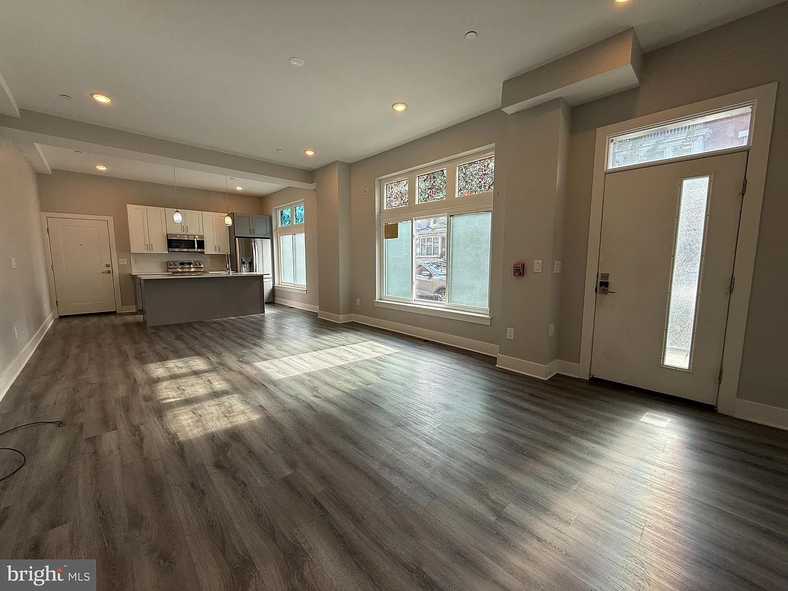 3 bed, $2,200 — Photo 3