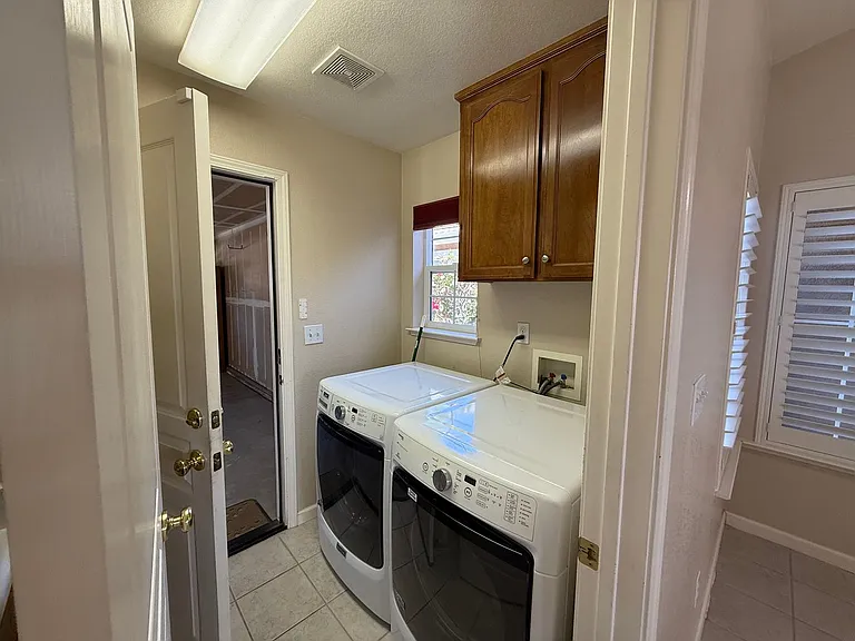 4024 Eastport Dr — Photo 15
