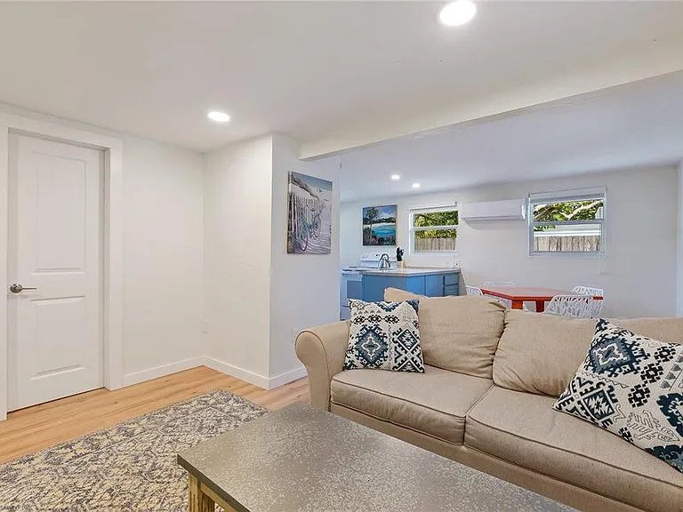 2311 Waldemere St #B — Photo 9