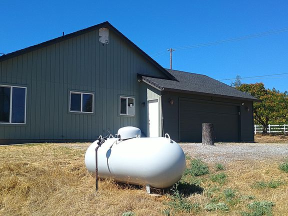 5th image of 21193 El Toro Ln