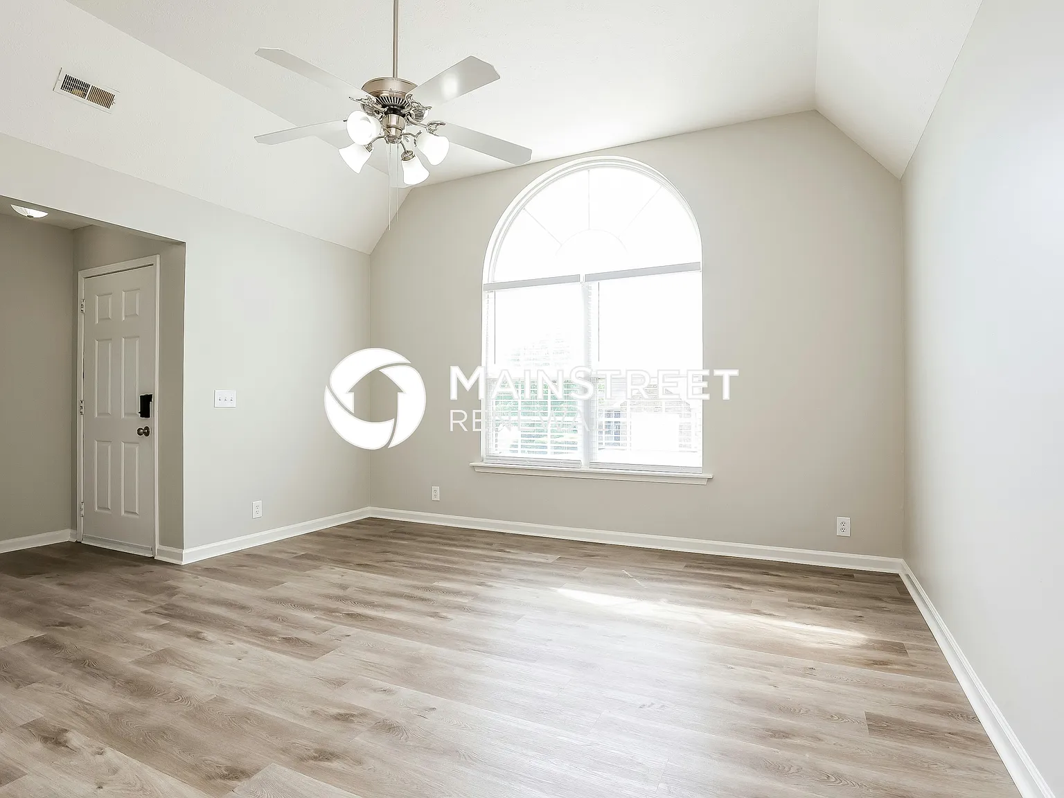 1018 Cheryl Ln — Photo 3