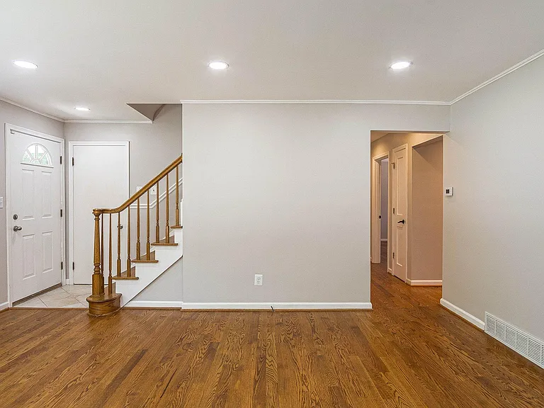 Sherwood Ct — Photo 7