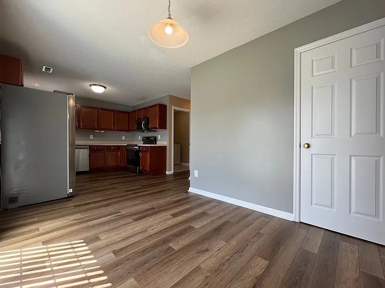 304 Mann St — Photo 10