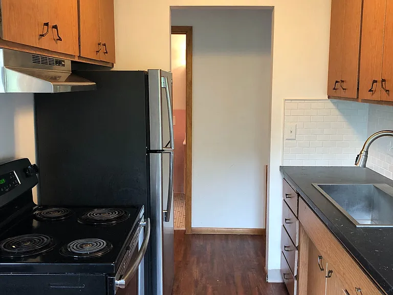 Carroll Court Apartments — Photo 34
