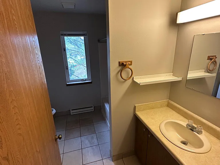 W194N16510 Eagle Dr #A4 — Photo 7