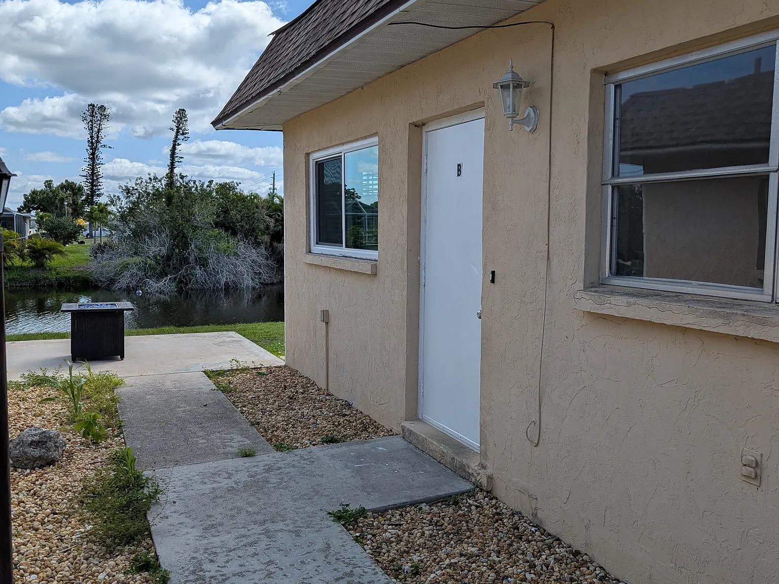 2 bed, 870 sqft, $1,300 — Photo 2