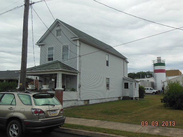 2nd image of 519 Monroe St