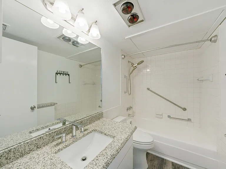8401 N New Braunfels Ave #240 — Photo 14