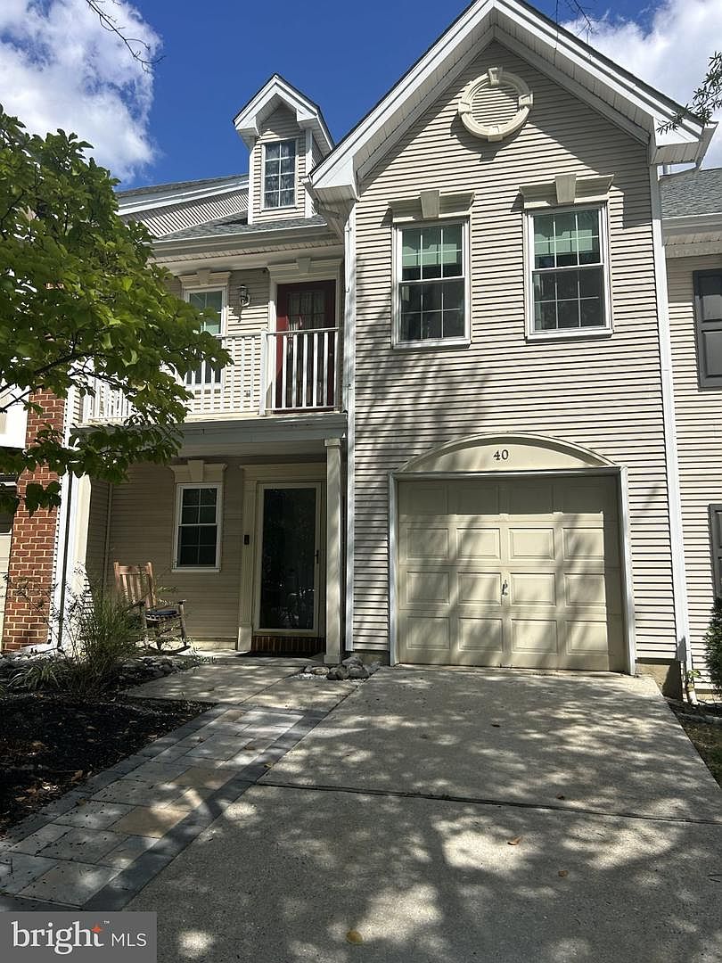 40 La Costa Dr — Valley Brook Golf Club
