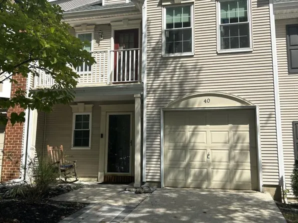 40 La Costa Dr, Blackwood, NJ 08012
