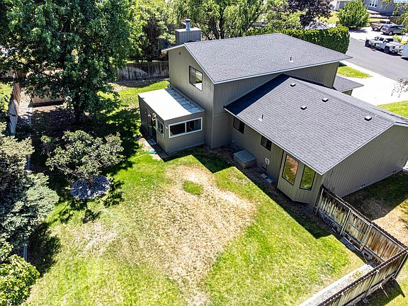 5th image of 618 Meadows Dr E