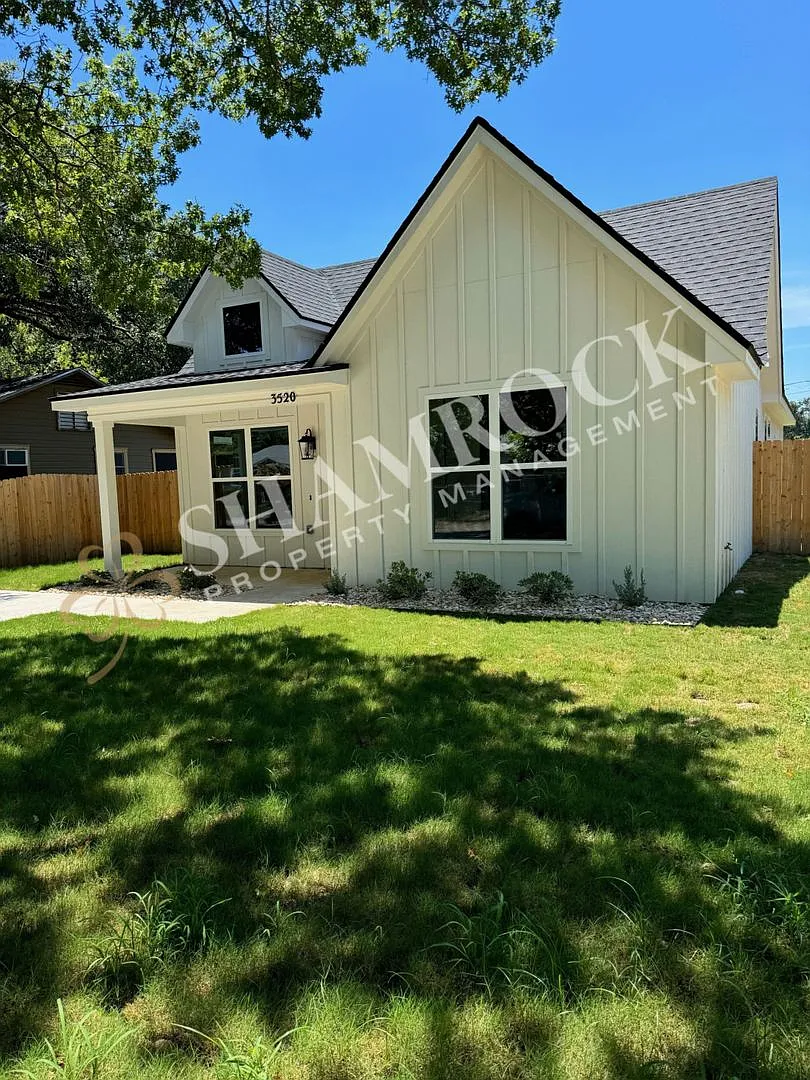 Central Waco Home — Photo 2