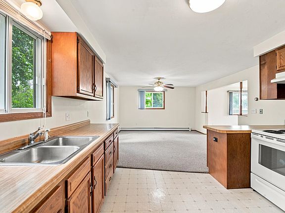 4th image of 2380 Riverview Dr