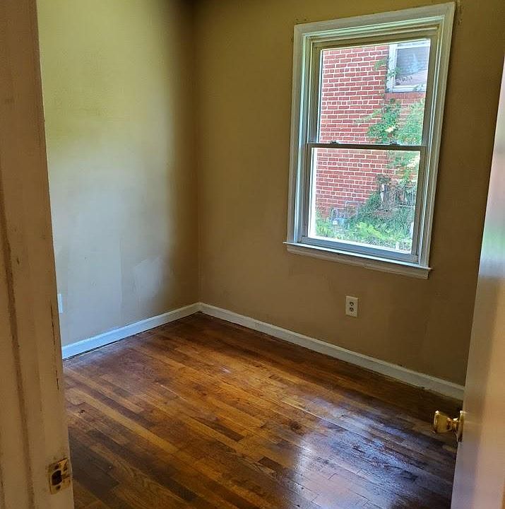 2nd image of 3516 Delaware Ave