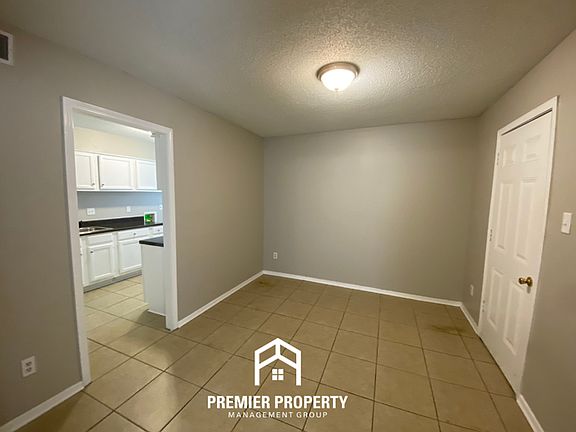 4th image of 3940 Twin Lakes Dr