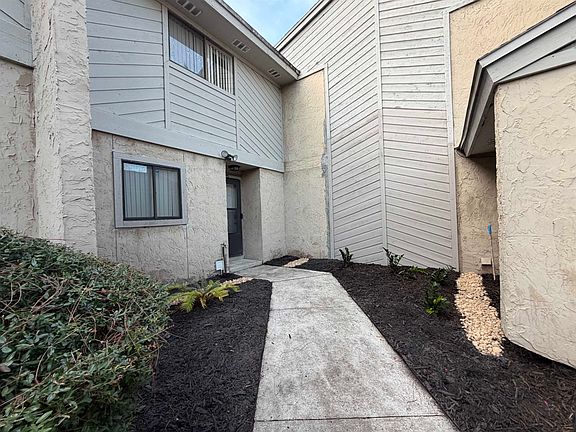 3rd image of 3801 Crown Point Rd Unit 1235