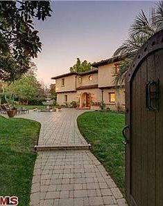 3rd image of 10025 Toluca Lake Ave