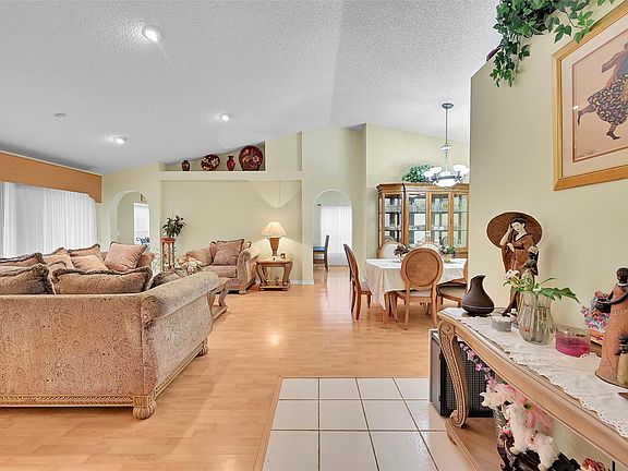 5th image of 450 NW 188th Terrace
