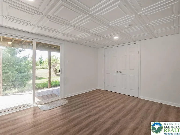 1096 Sparrow Way — Photo 7