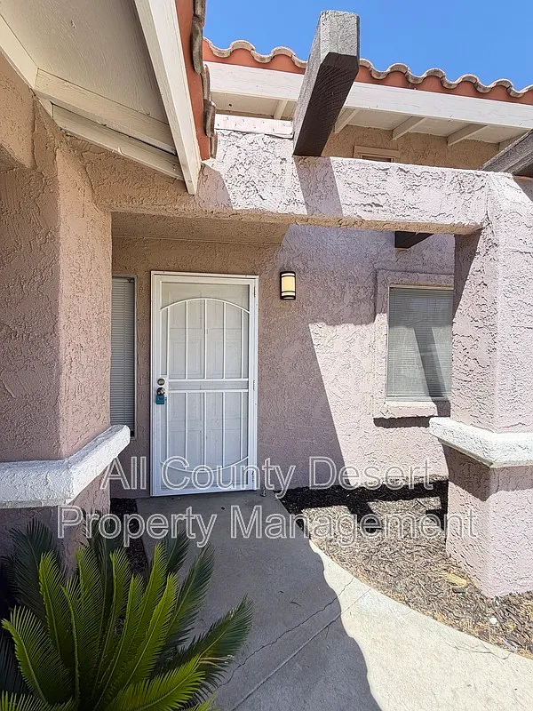 2 bed, 1.0 bath, $1,695 — Photo 2